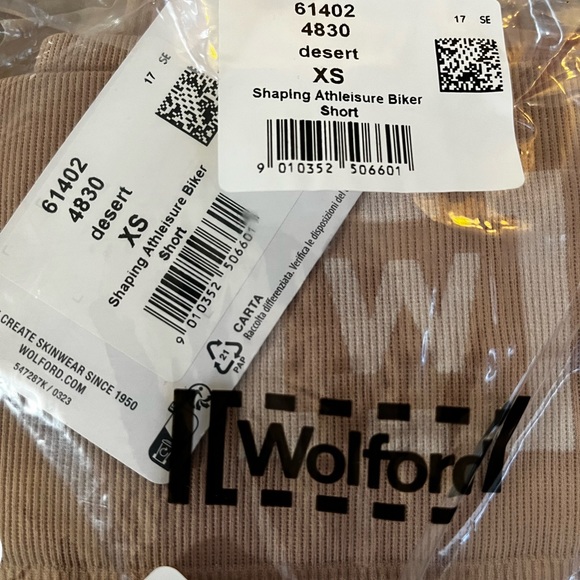 Wolford Shaping Athleisure Biker Shorts - Picture 7 of 10